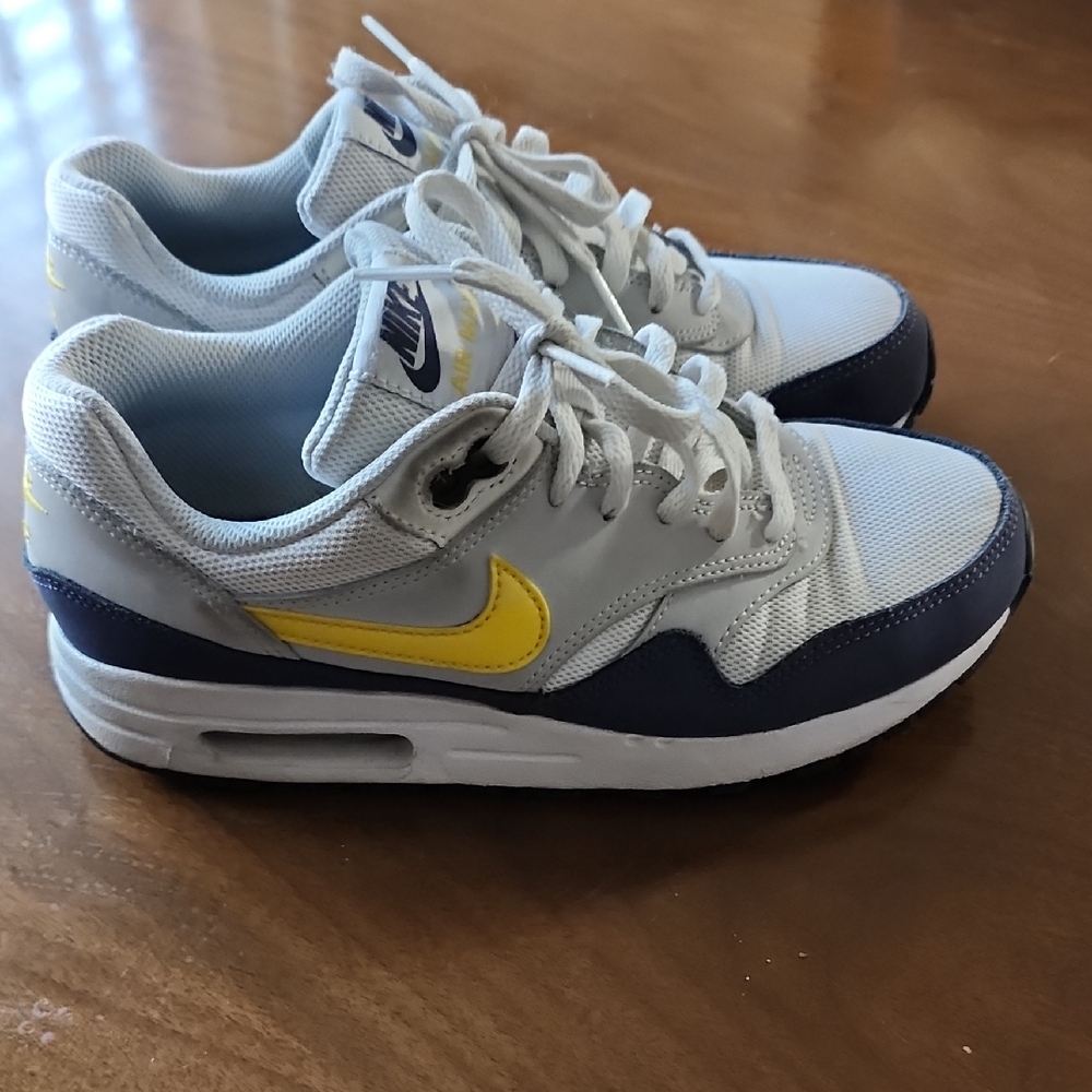 Nike Kids Sneakers - White, Yellow, and Navy